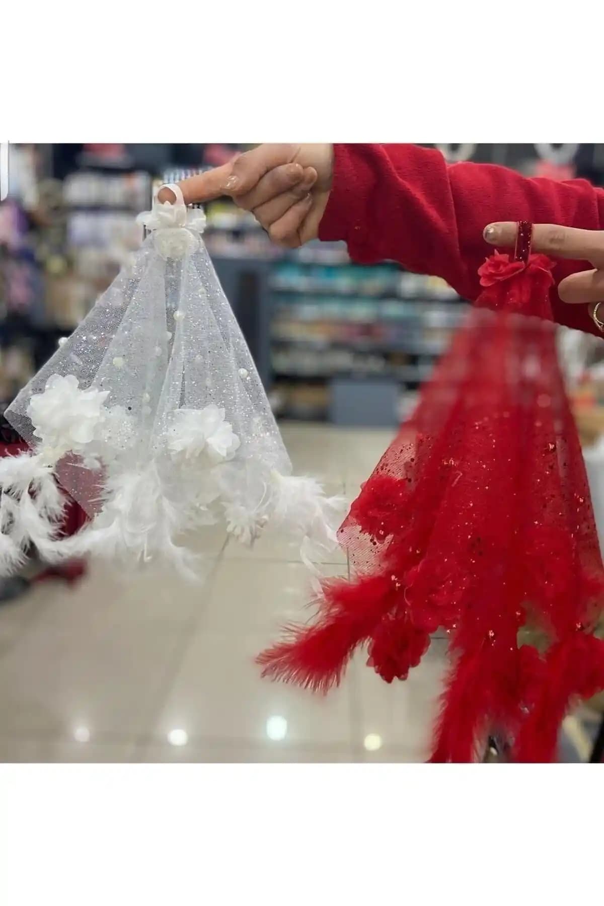 Evsay Gelin Mendili ve ZEYMERADE Duvağı Karşılaştırması: Aksesuar Detayları