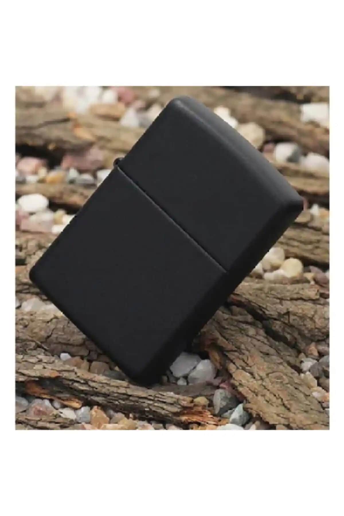 Siyah ve Beyaz Çakmakların Karşılaştırması: Benzinli ve Fitilli Modeller