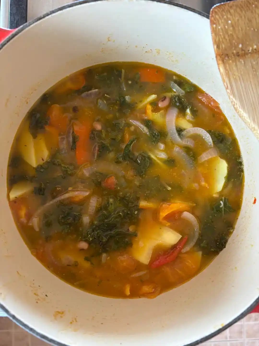 Besleyici Fasulye ve Sebze Çorbası Hazırlama Rehberi: Esnek ve Doyurucu Tarif