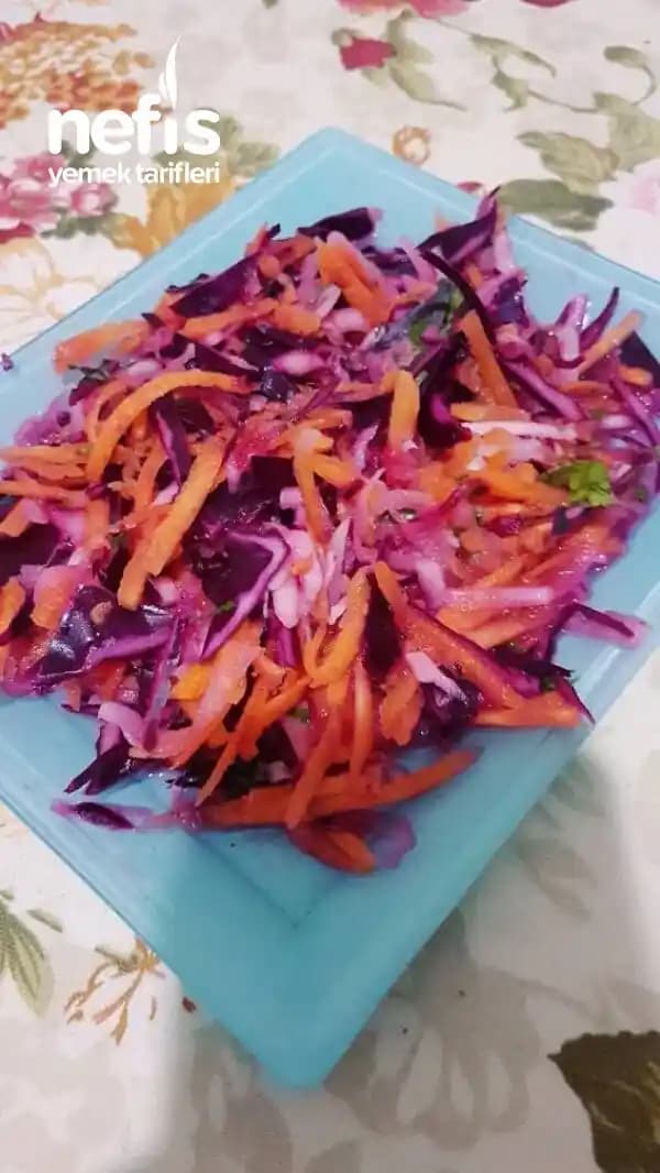 Çin Usulü Lahana ve Havuç Salatası: Sıcak Yağla Hazırlama ve Lezzet Teknikleri