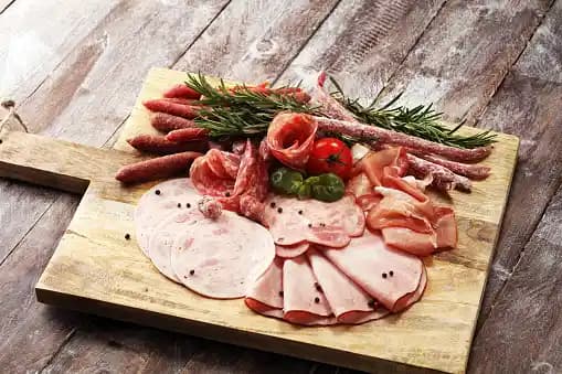 Dilimlenmiş Öğle Eti Nasıl Doğru Şekilde Dondurulur ve Saklanır