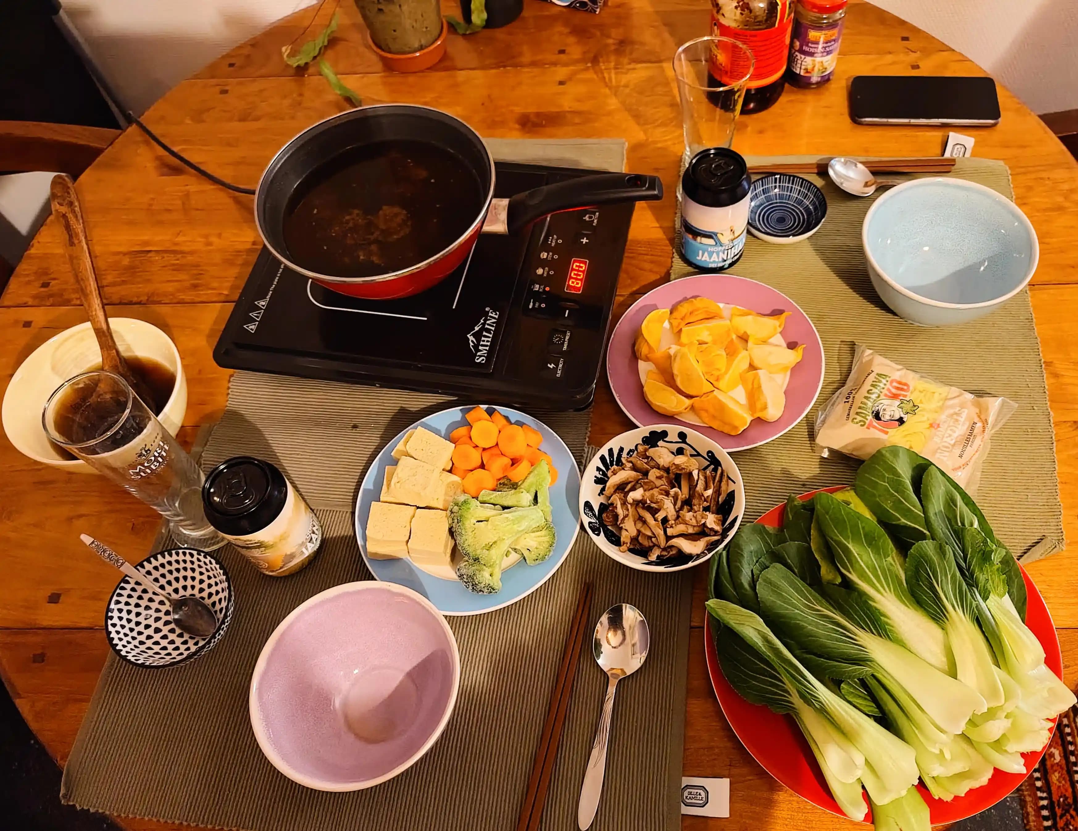 Evde Kolay Hotpot Tarifi: Uygun Fiyatlı Malzemelerle Lezzetli Asya Yemeği