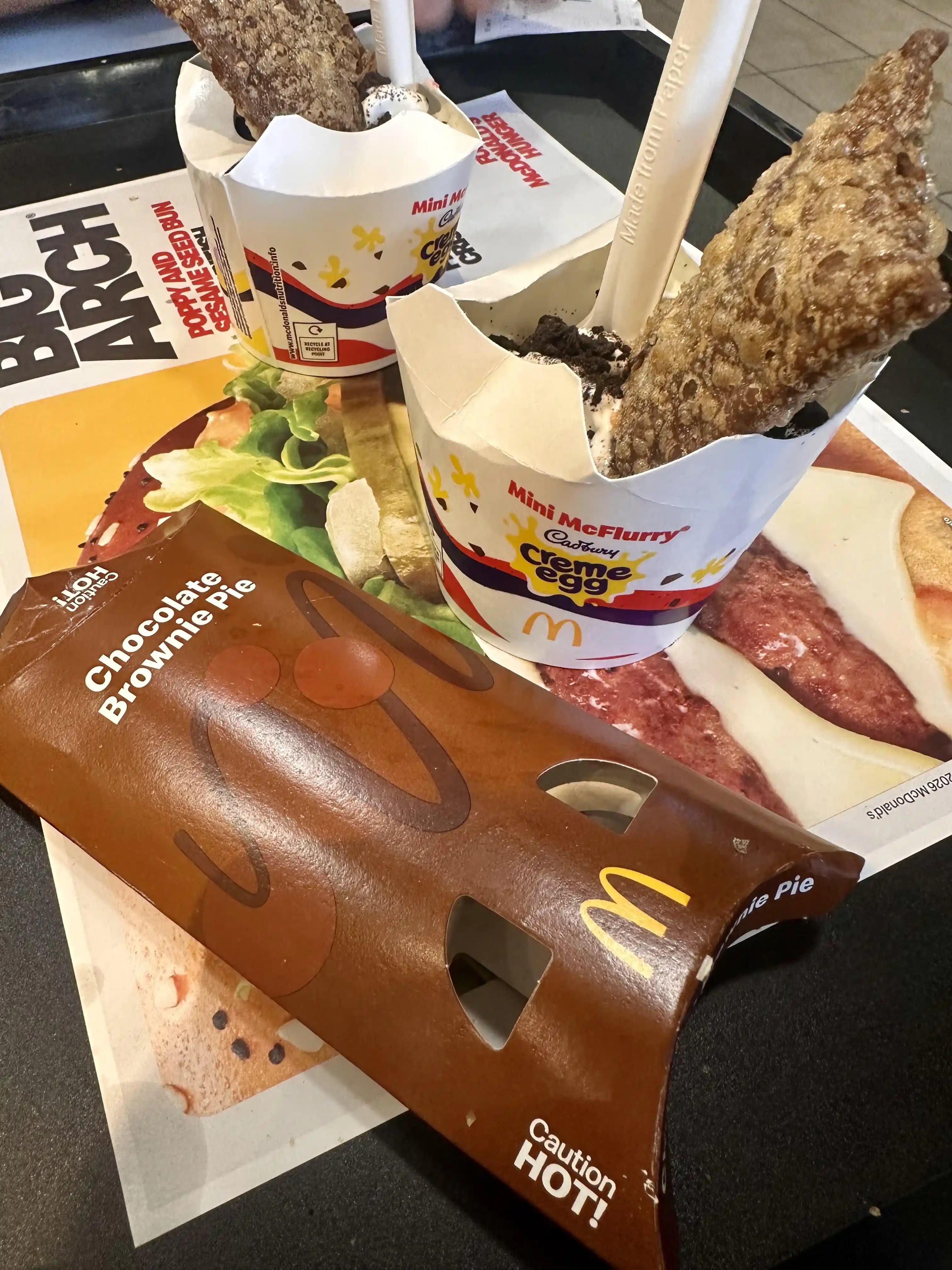 McDonald's Birleşik Krallık'ta Çikolatalı Brownie Pie ve Oreo Dondurması Tatlıları