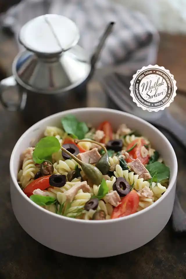 Ton Balıklı ve Limonlu Makarna Tarifi: Pratik ve Lezzetli Bir Akşam Yemeği Seçeneği