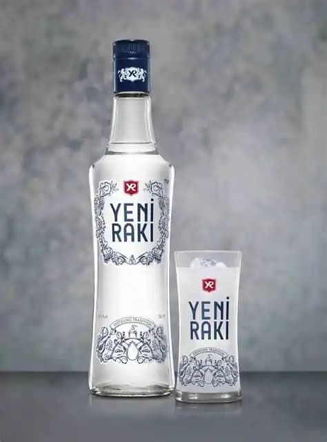 50’lik Rakı: Türkiye’de Favori Anason Aromalı İçkinin Özellikleri ve Tüketim Alışkanlıkları