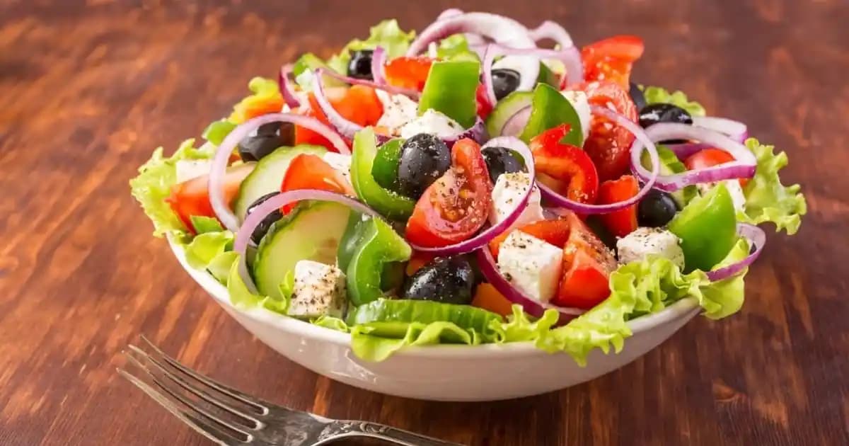 Akdeniz Salatası İçin Temel Malzemeler ve Hazırlama İpuçları