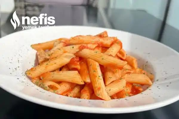 Arabiata Makarna Tarifi: Baharatlı ve Lezzetli İtalyan Klasiği Nasıl Yapılır