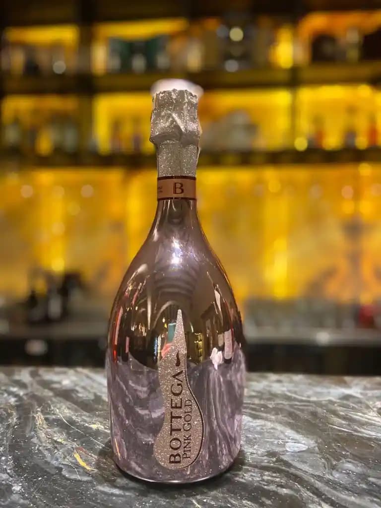 Bottega Şampanya: Kalite ve Zarafetin İkonu Şampanya Markası Analizi ve Özellikleri