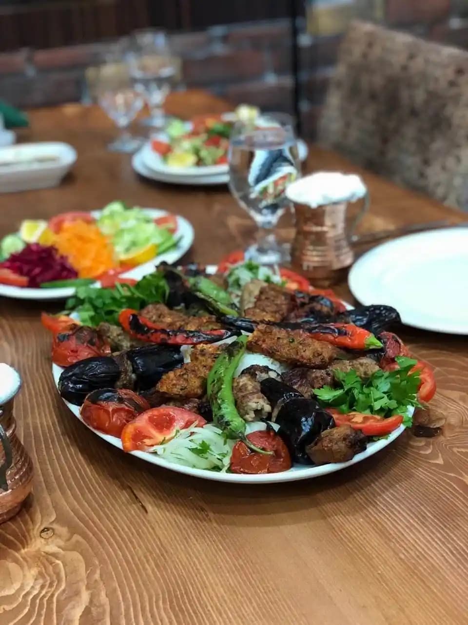 Diyarbakır’da Dijital Yemek Siparişi: Restoranlar, Trendler ve Pratiklikler