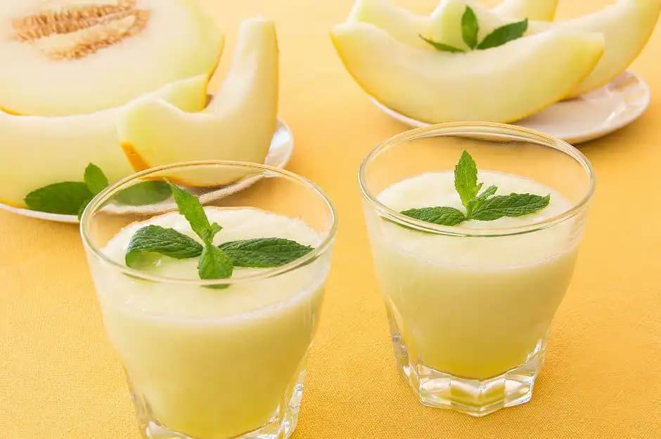 Kavun Smoothie Tarifleri ve Sağlık Faydaları Yaz Aylarında Serinlemek İçin En İyi Seçenek