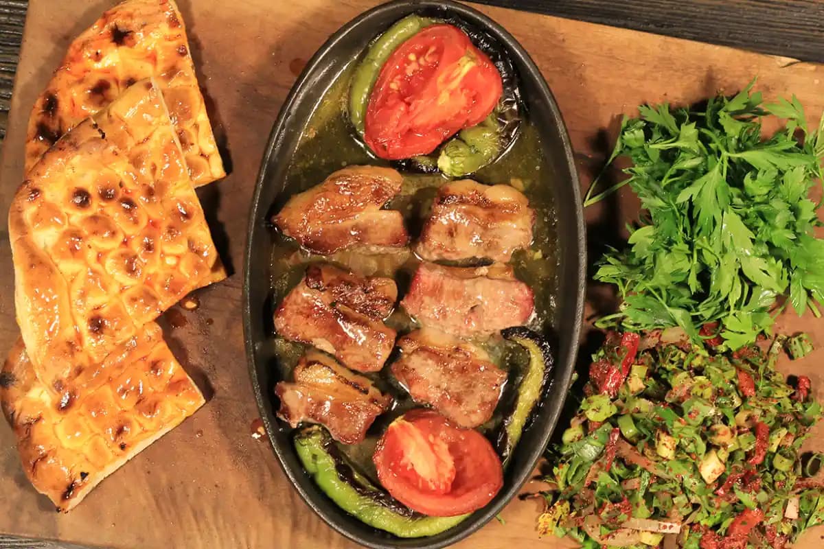 Kuzu Lokumu Nedir ve Nasıl Yapılır? Geleneksel Türk Tatlısının Püf Noktaları