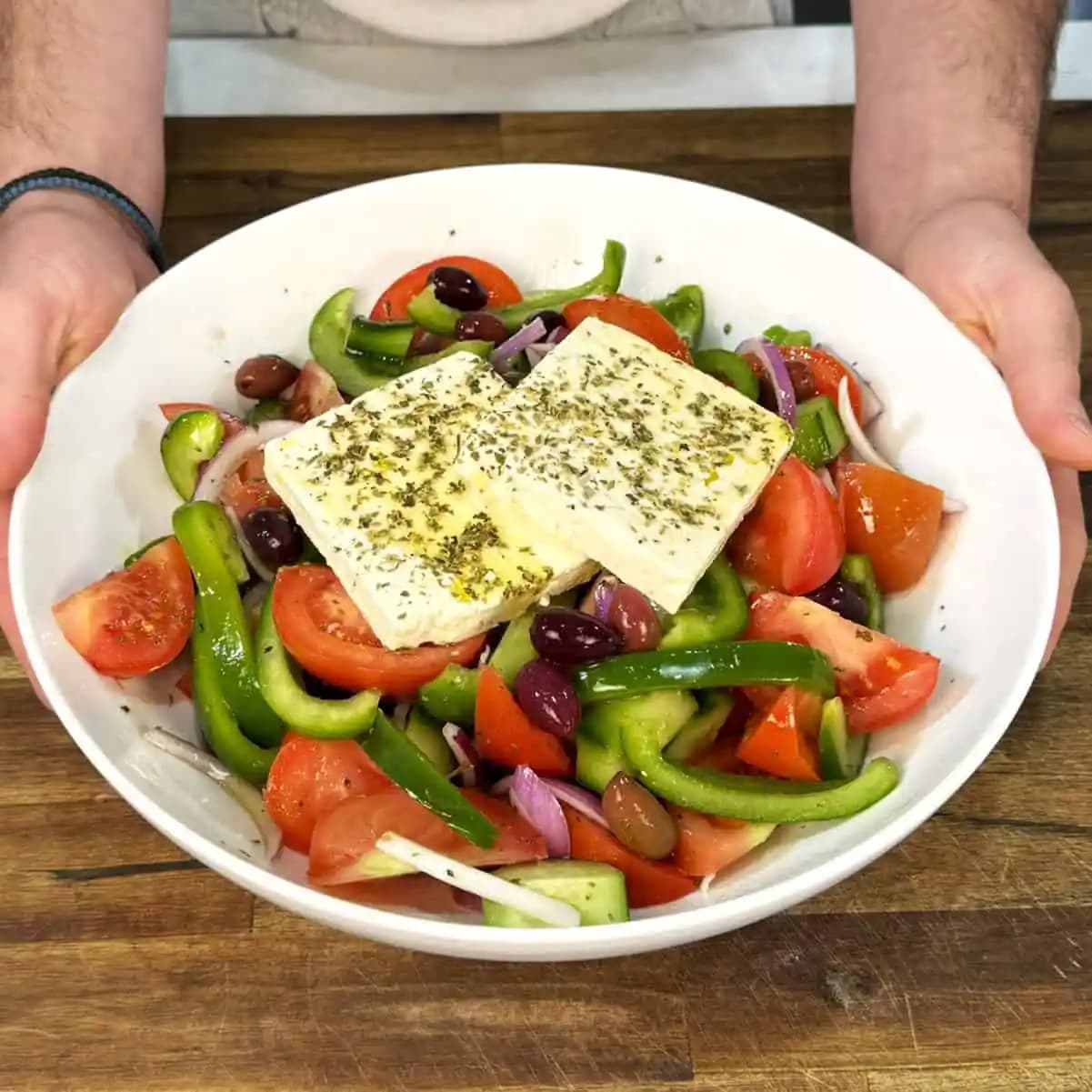 Marketlerde En Popüler Grek Salata Tarifleri ve Sağlıklı Beslenme İpuçları