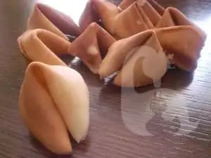 Marketlerde Popüler Fal Kurabiyesi: Geleneksel Tat ve Modern Lezzetin Buluşması