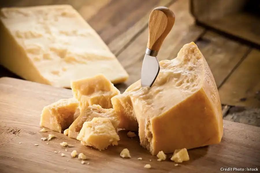 Parmesan Peynirinin Özellikleri ve Marketlerdeki Kullanım Alanları