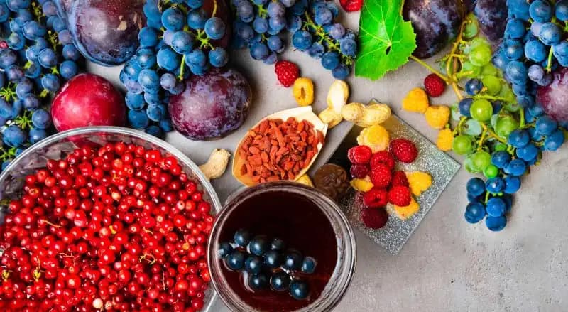 Resveratrol İçeren Besinler ve Sağlık Üzerindeki Faydaları Hakkında Kapsamlı Bilgi