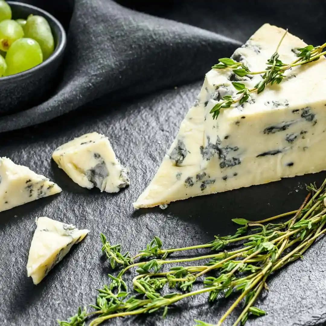 Rokfor Peyniri Nedir, Özellikleri ve Kullanım Alanları Hakkında Detaylı Bilgi