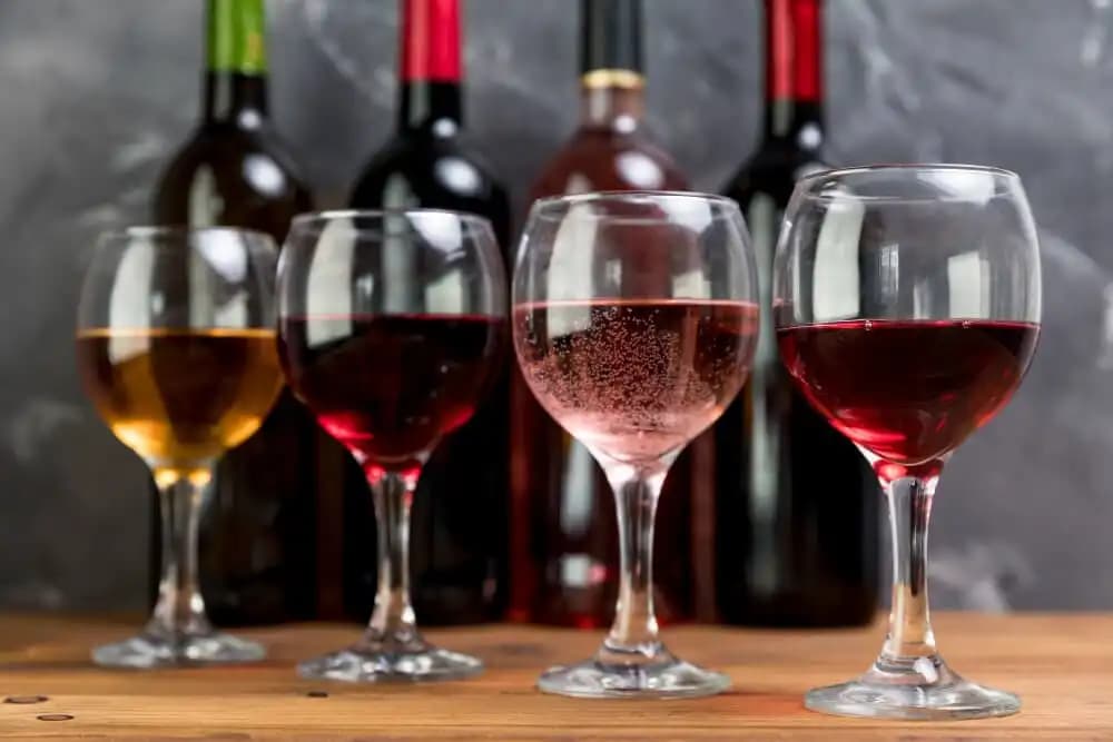 Şarap Çeşitleri ve Seçim Rehberi: Kırmızı, Beyaz, Rosé ve Köpüklü Şaraplar