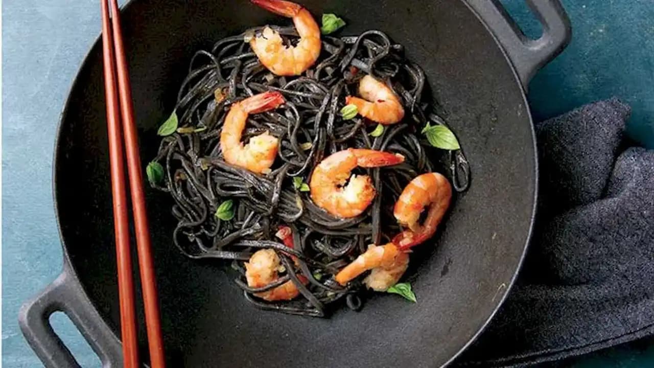 Siyah Spagetti Nedir Nasıl Yapılır ve Mutfakta Yenilikçi Sunum İpuçları