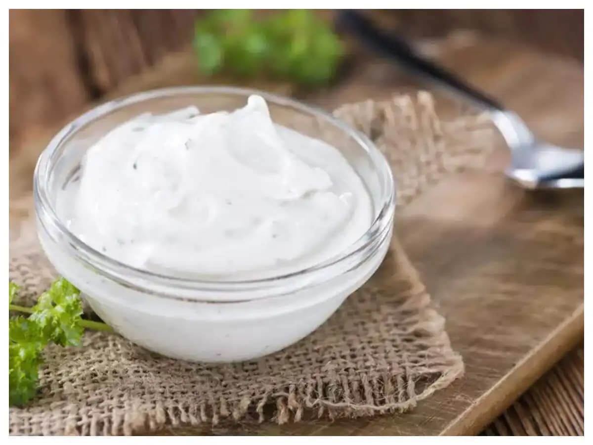 Sour Cream Nedir? Çok Yönlü Kullanımı ve Markette Dikkat Edilmesi Gerekenler