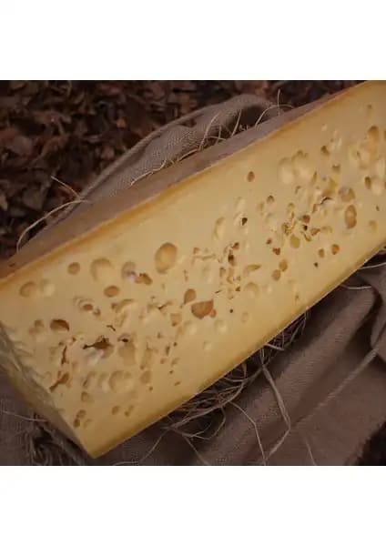 Eski Tat Gravyer Peynir 1 Kg - Geleneksel ve Doğal Kars Peynirinin Kalitesi