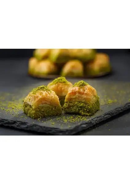 Kadayıfçı Saim Usta Klasik Fıstıklı Baklava: Geleneksel ve Taze Tatlı Deneyimi