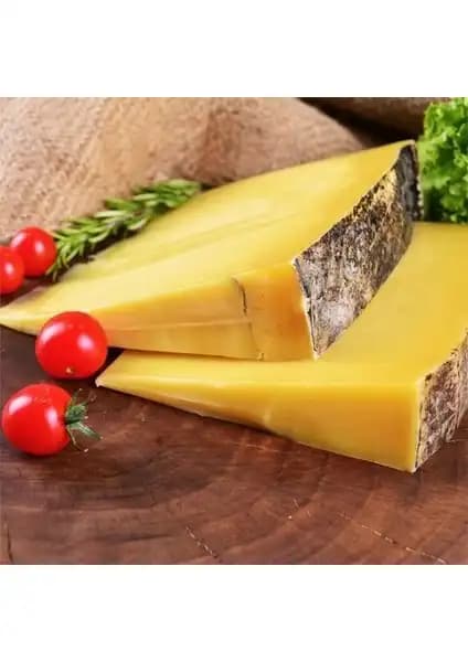 Kars Eski Kaşar Peyniri: Geleneksel Yöntemlerle Üretilmiş, Yüksek Kaliteli ve Lezzetli Peynir