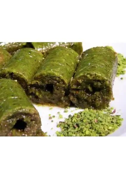 Siirt Doğal Gıda Fıstıklı Sarma Baklava: Geleneksel ve Doğal Malzemelerle Üretilmiş Tatlı