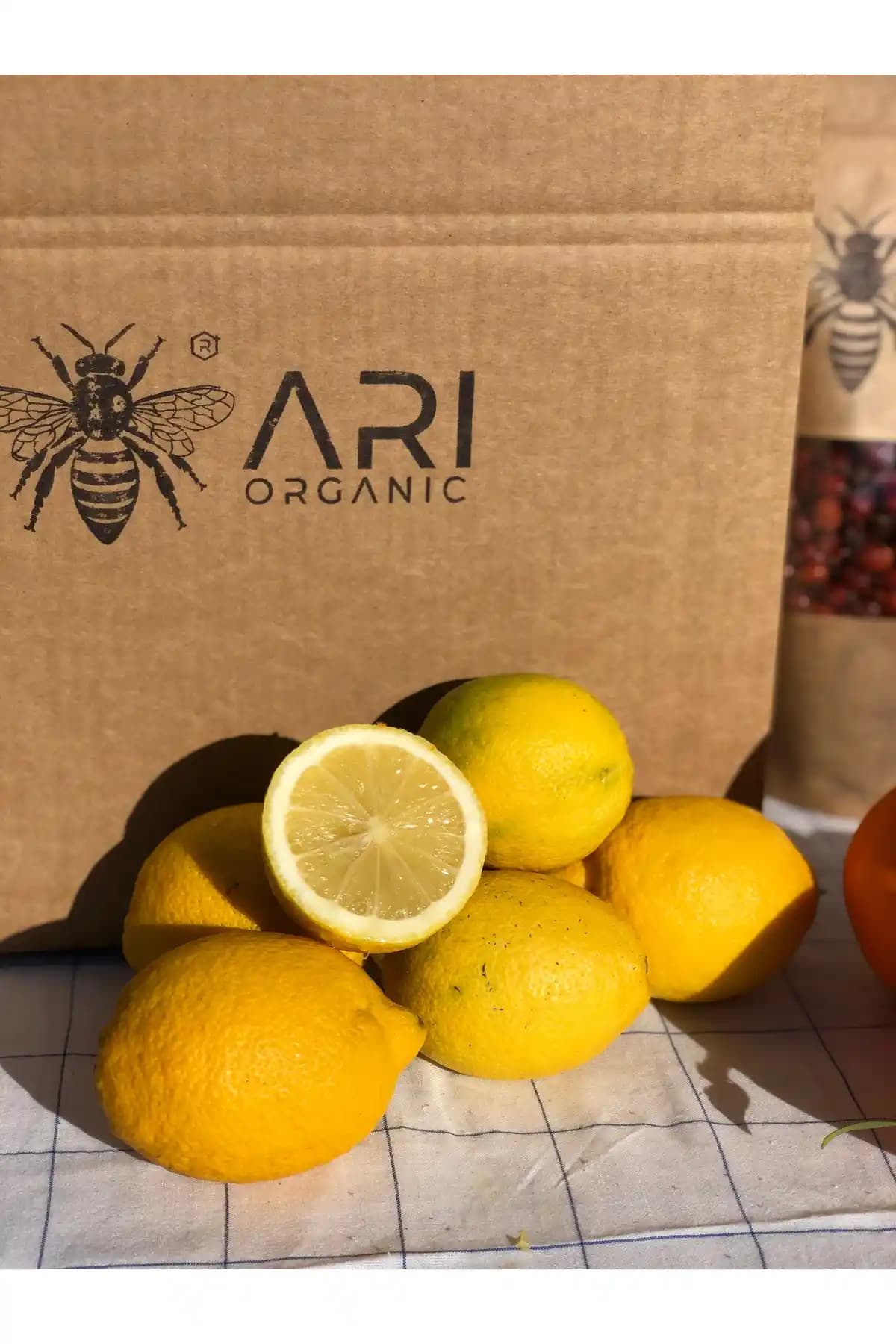ARI ORGANIC Limon 1kg: Doğal Tazelik, Yoğun Aroma ve Çok Yönlü Mutfak Kullanımı