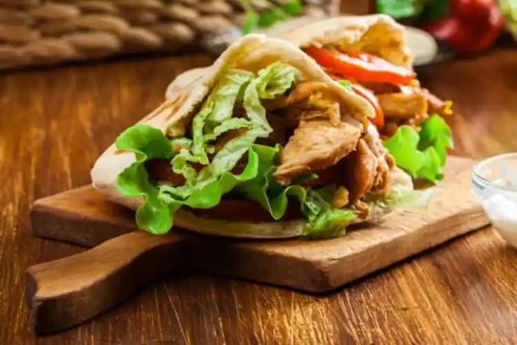 Hazır Tavuk Döner Ürünleri ve Marketlerdeki Mevcut Durumun Kapsamlı Analizi