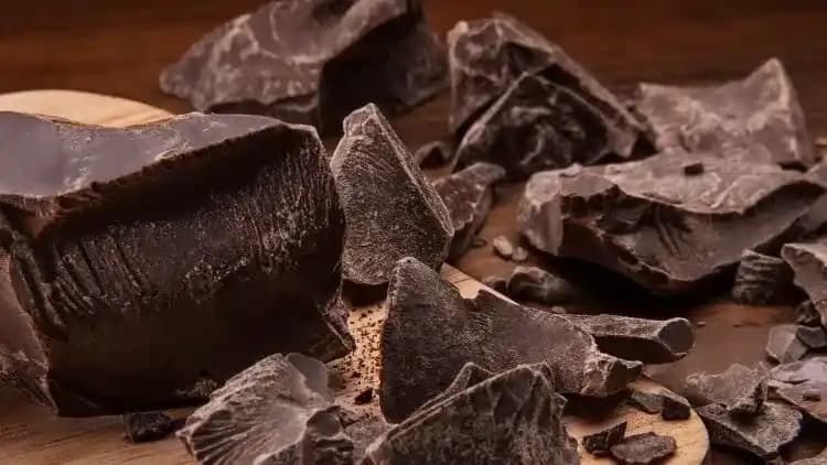 Kuvertür Çikolata ve Normal Çikolata Arasındaki Teknik Farklar ve Kullanım Alanları