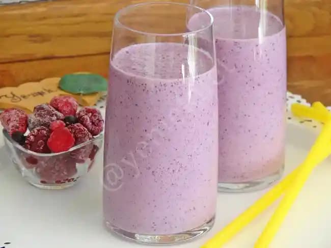 Meyveli Milkshake Tarifleri: Temel Malzemeler ve Hazırlama Yöntemleri