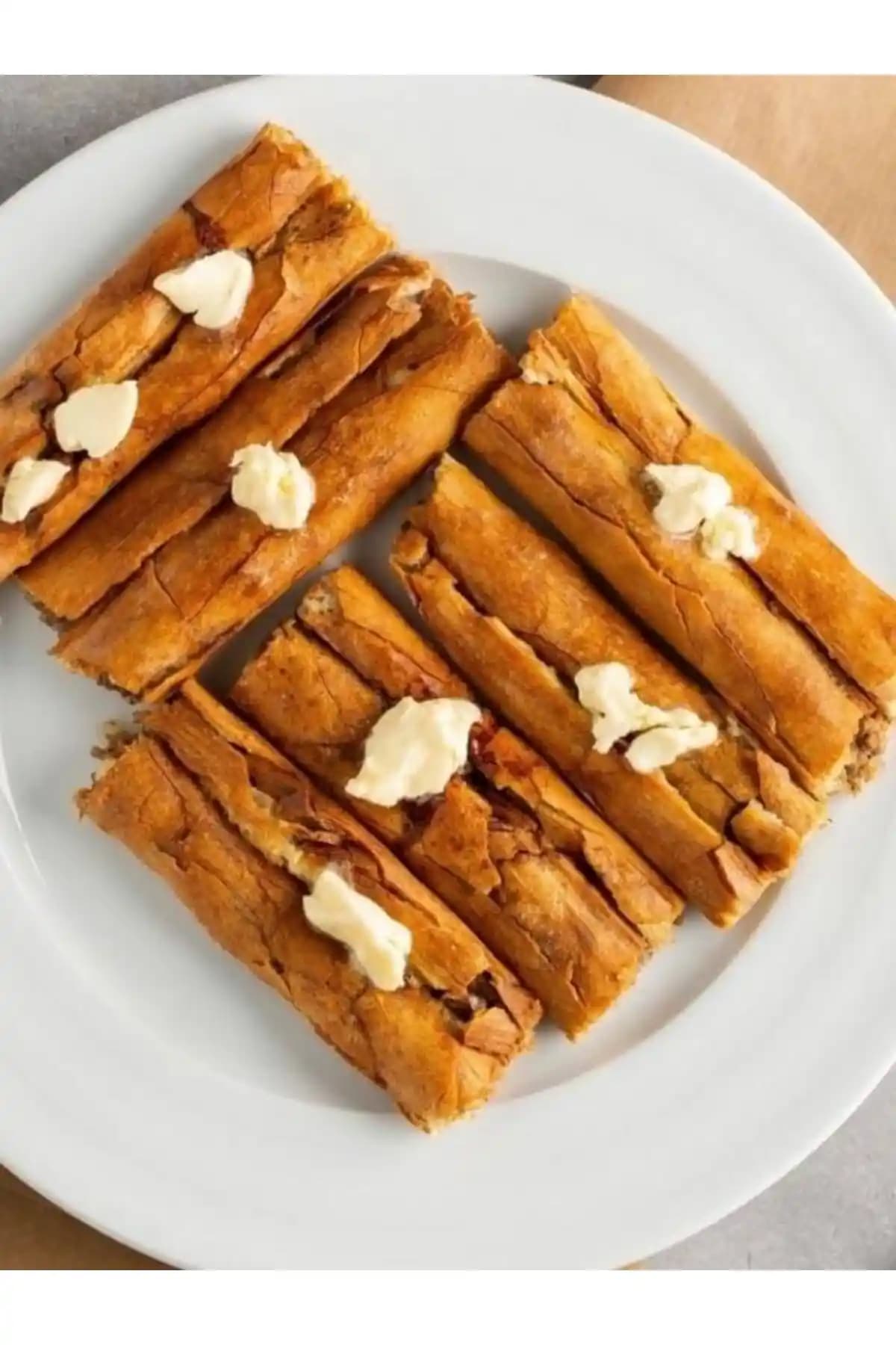 Niyazi Kesim Meşhur Bafra Pidesi: Kıymalı manda peyniri dolgu seçenekli taş fırın lezzeti