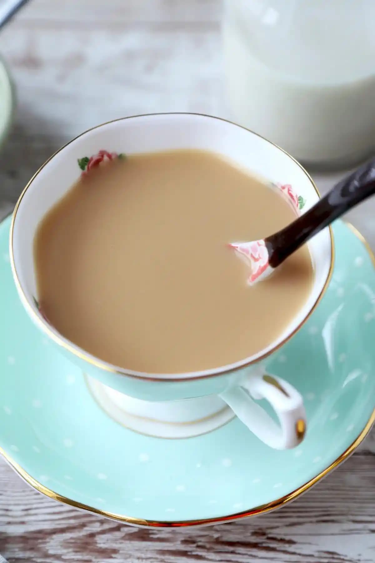 Sütlü Çayın Faydaları ve Sağlık Açısından Dikkat Edilmesi Gerekenler