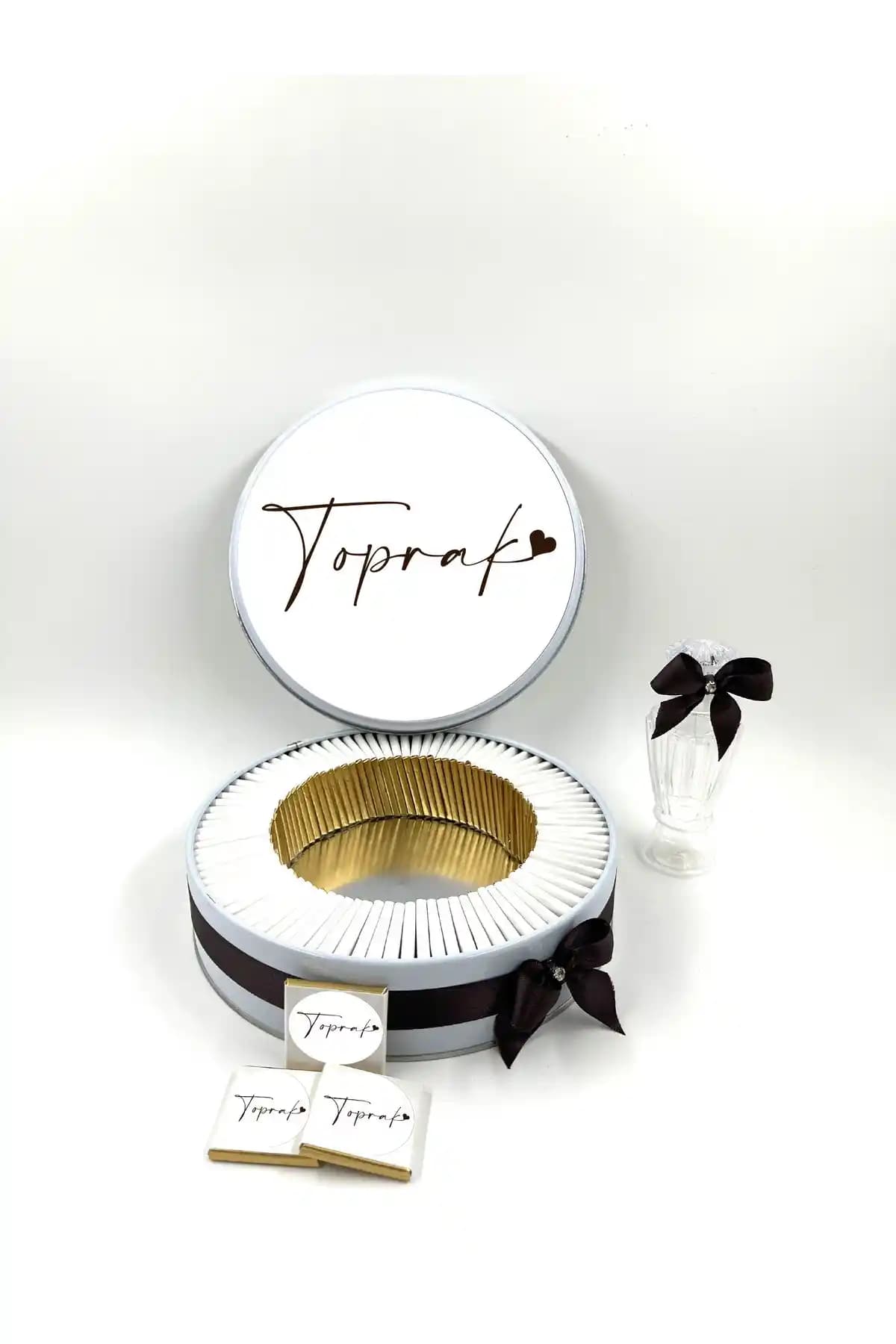 TuNa Chocolate: 100 Adet İsme Özel Madlen Çikolata Seti, Kişiselleştirme ve Hediye Kutusu