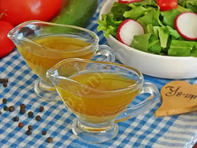 Vinegret Sosu: Salatalarda Kullanımı ve Market Ürünleri Üzerine Detaylı İnceleme