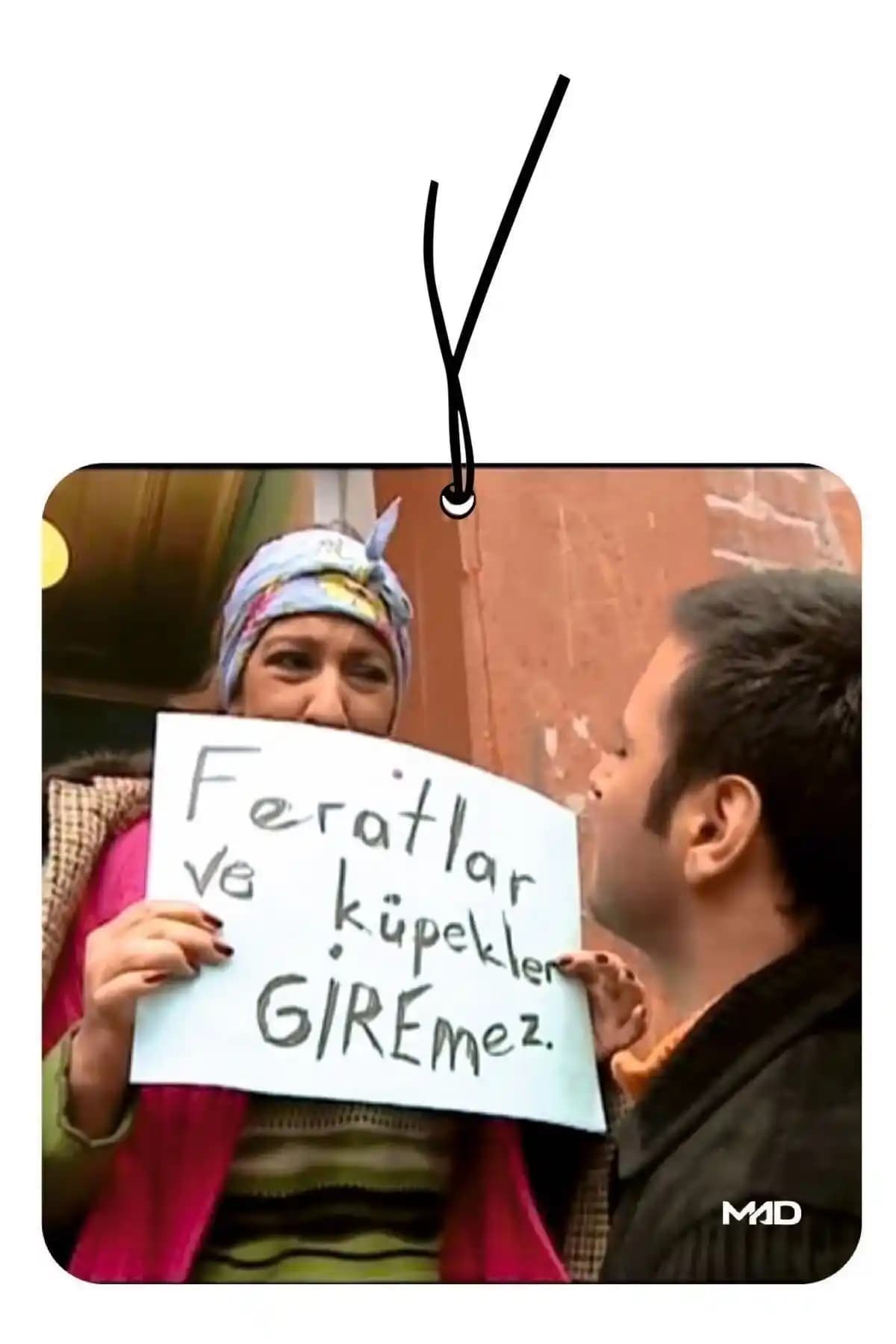 Araç Kokuları Karşılaştırması: Pembe Tasarımlı ve Thy Tasarımlı Ürünlerin Özellikleri