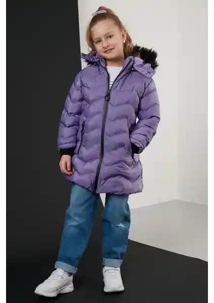 Lela Yakası Suni Kürklü Kapüşonlu Şişme Mont: Kız Çocuklar İçin Fonksiyonel ve Şık Kışlık Dış Giyim