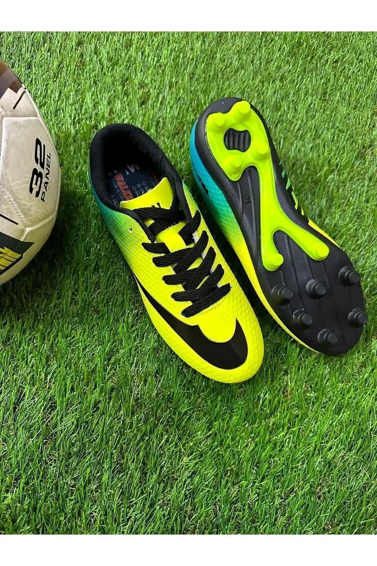 RUNSTEP Krampon Futbol Ayakkabısı: Genç Futbolcular İçin Konfor ve Performans