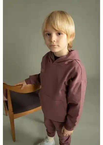 DeFacto Erkek Çocuk Oversize Fit Kapüşonlu Sweatshirt: Modern ve Rahat Tasarım Özellikleri
