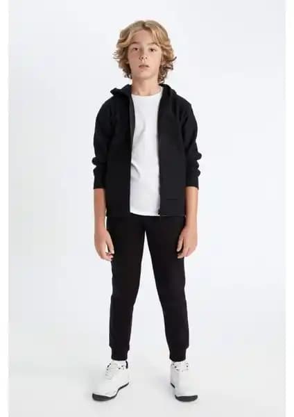 DeFacto ve FullaModa Erkek Çocuk Jogger Eşofmanlarının Karşılaştırması