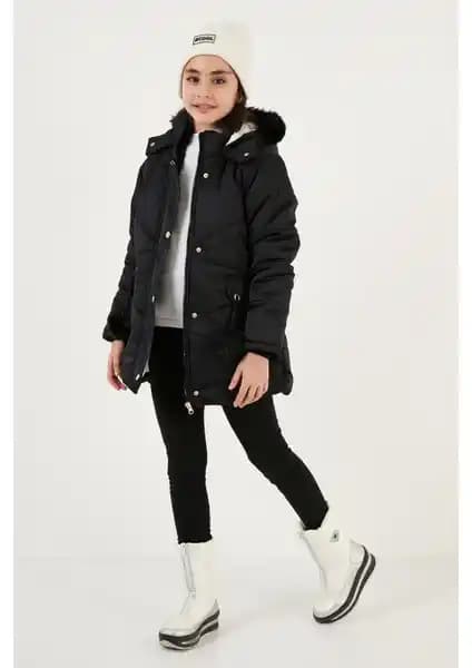 Kız Çocuk Kışlık Montları Karşılaştırması: Peluş Astarlı ve Kapüşonlu Modellerin Özellikleri