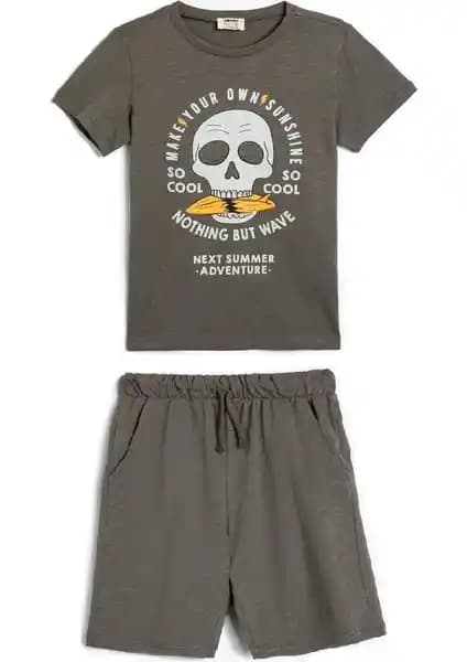 Koton Erkek Çocuklar İçin 2'li Şort ve Tişört Takımı, Rahat ve Şık Tasarım