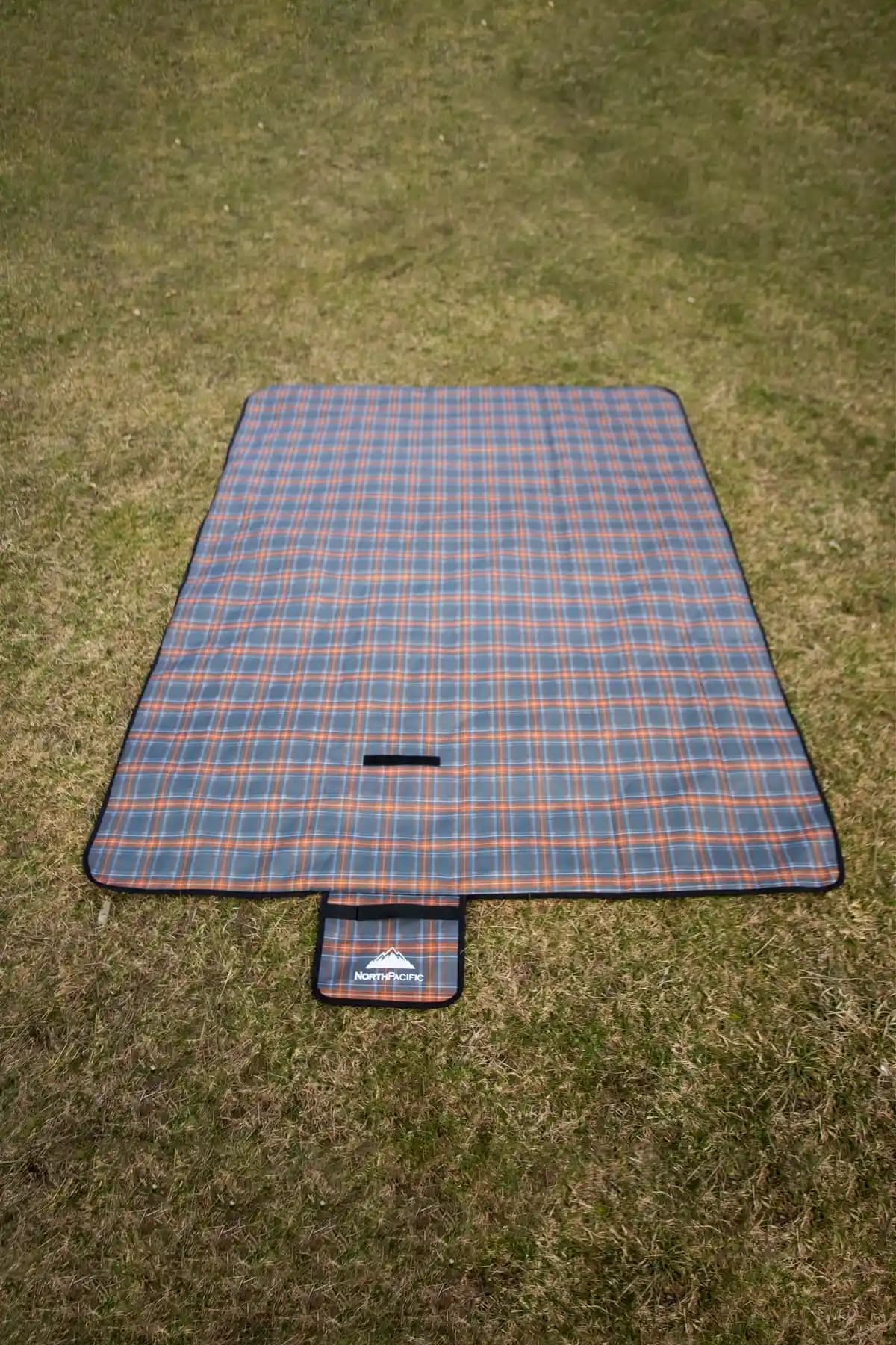 North Pacific Çanta Formlu Piknik Matı: Hafif, Su Geçirmez ve Pratik Kamp Ekipmanı