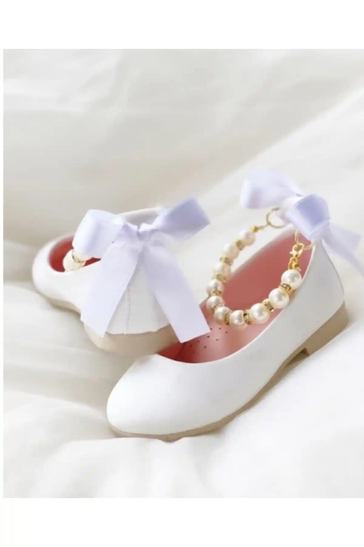 TOBAİ Kız Çocuk Incili Babet: Şıklık ve Konfor Sunan Dayanıklı Ayakkabı Seçeneği