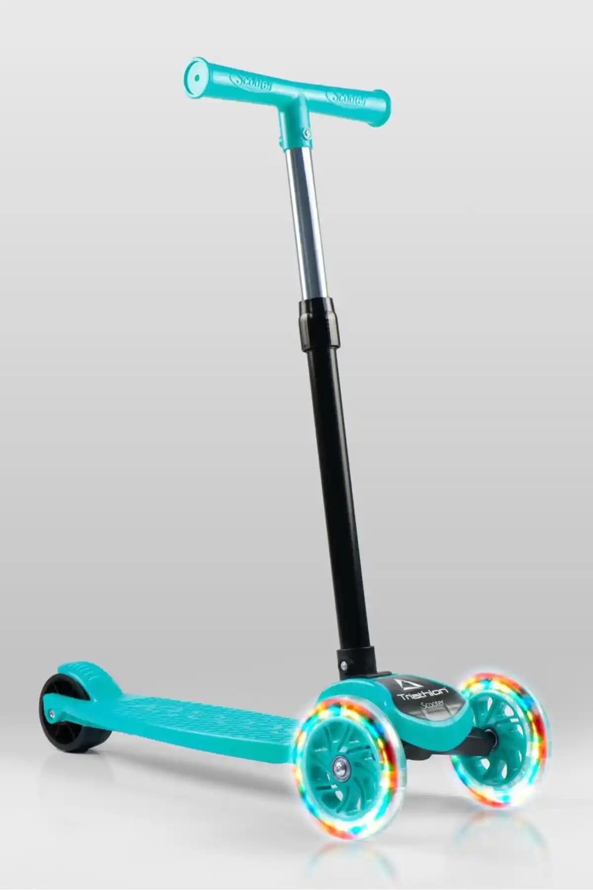 Triathlon T212-M Katlanabilir LED Işıklı Scooter Çocuklar İçin Güvenli ve Eğlenceli Kullanım
