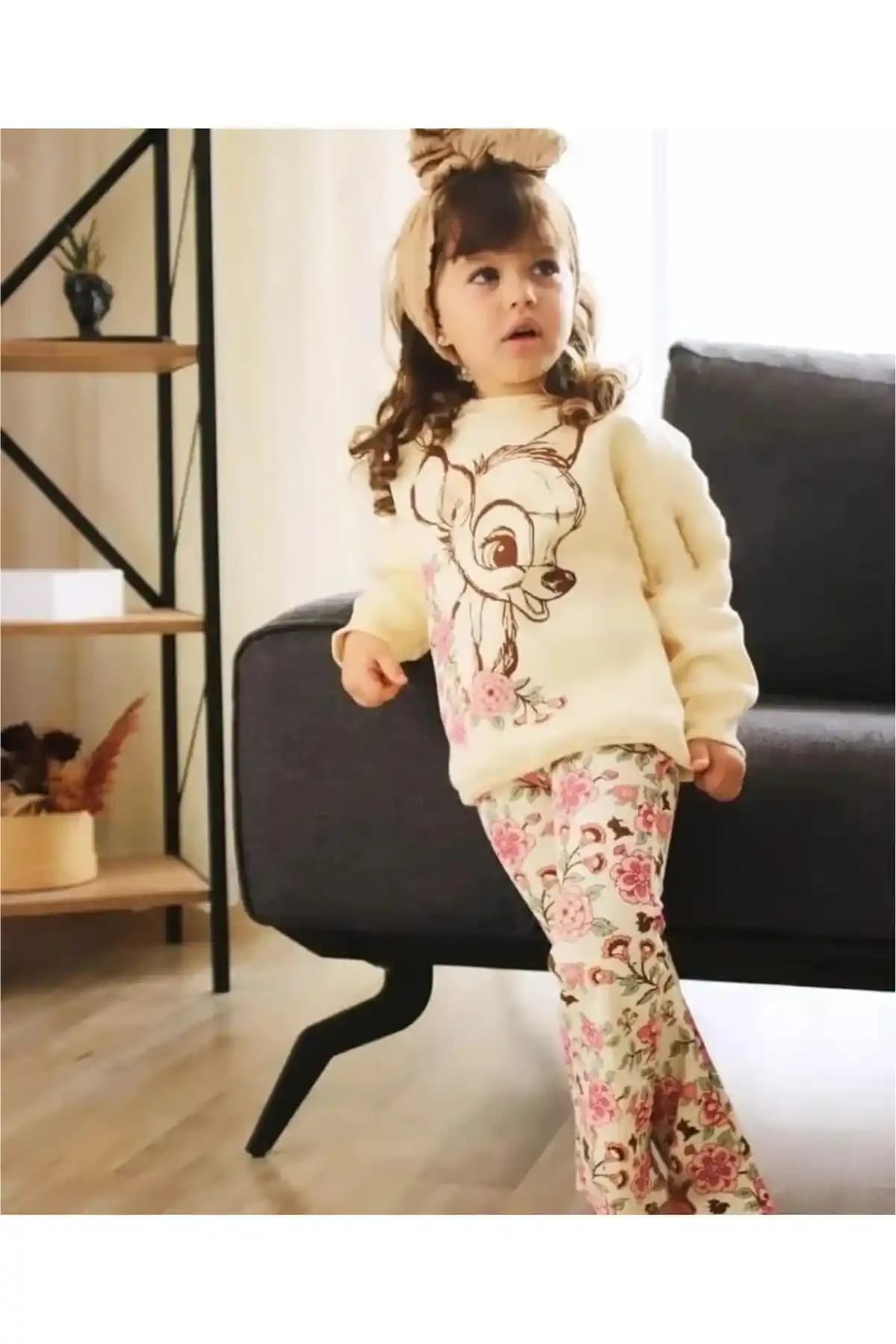 Junior LittlePoffy Geyik Desenli Kız Çocuk İkili Takım: Rahat ve Şık Günlük Giyim Seçeneği