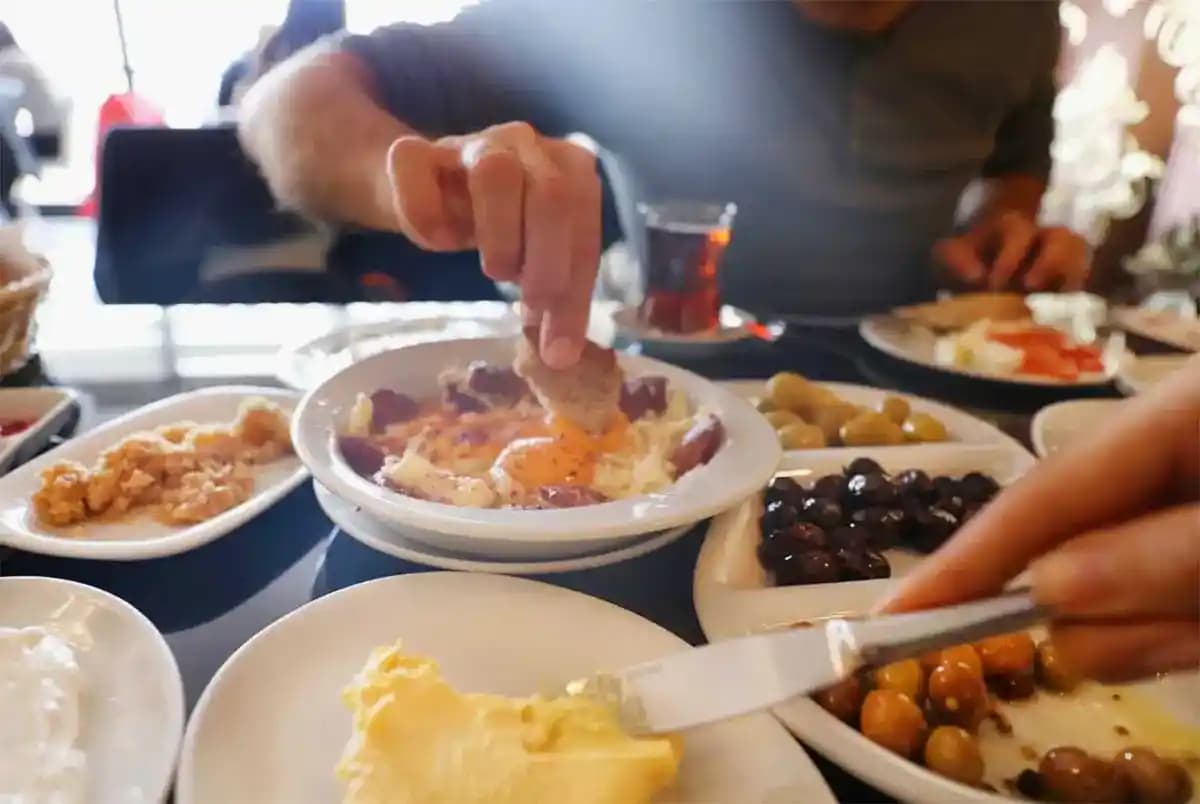 Kampüste Öğle Yemeği Harcamalarını Azaltmanın Pratik Yolu: Termosla Ev Yemekleri Taşımak