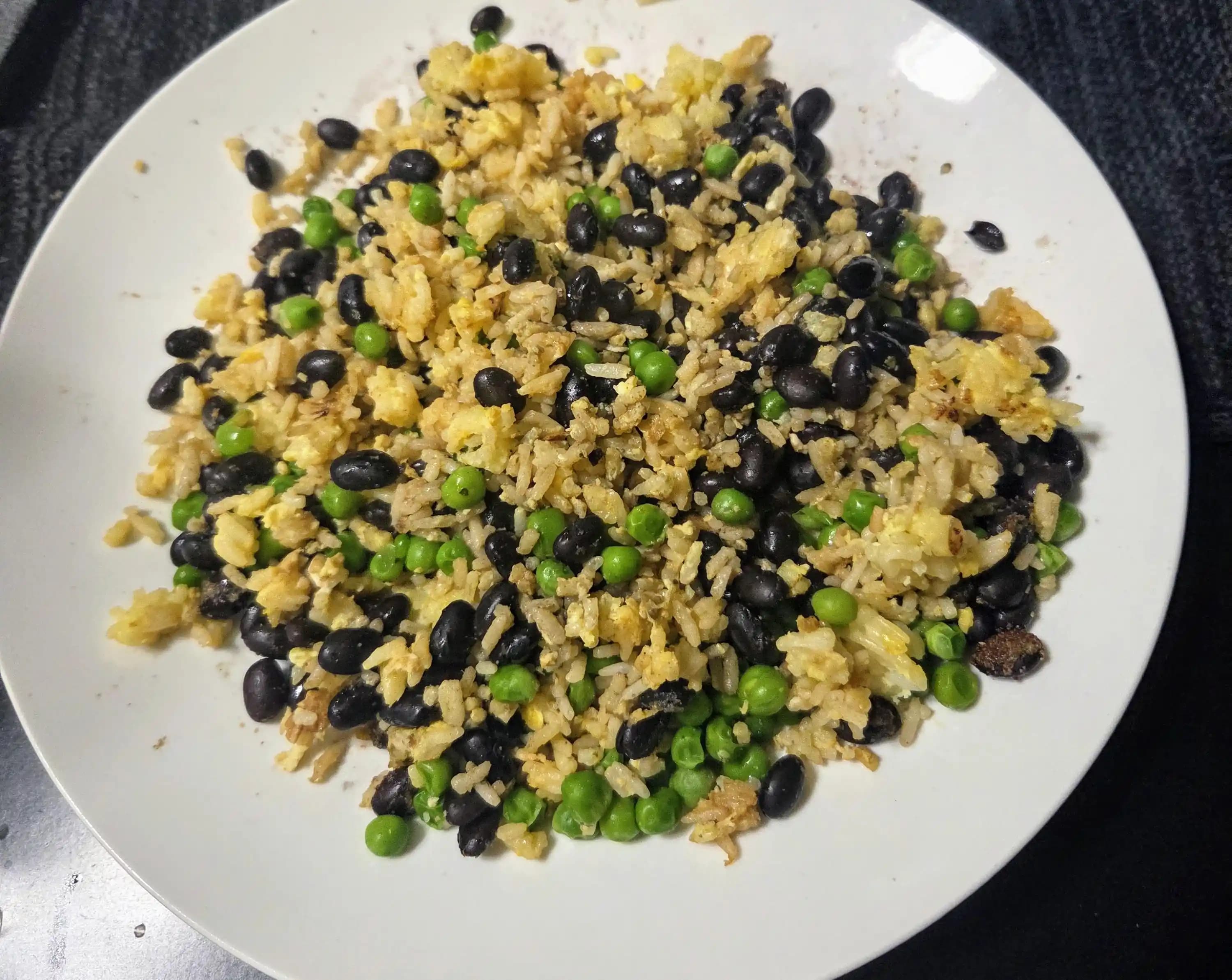 Karar Yorgunluğunda Dengeli Beslenme: Pirinç, Fasulye, Bezelye ve Yumurta Öğünü