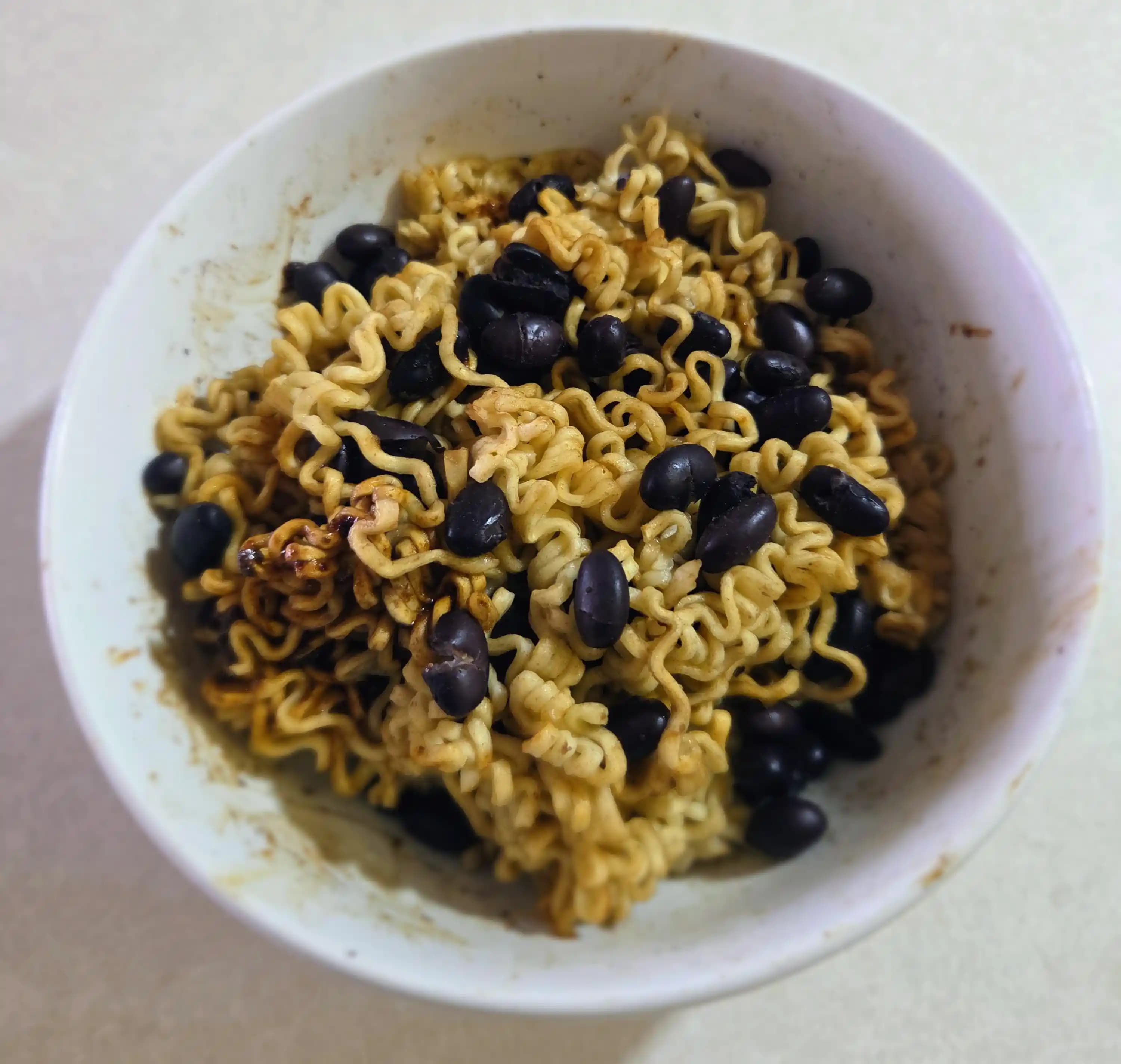 Kirayı Ödedikten Sonra Ekonomik ve Besleyici Yemek Seçenekleri: Siyah Fasulye ve Ramen