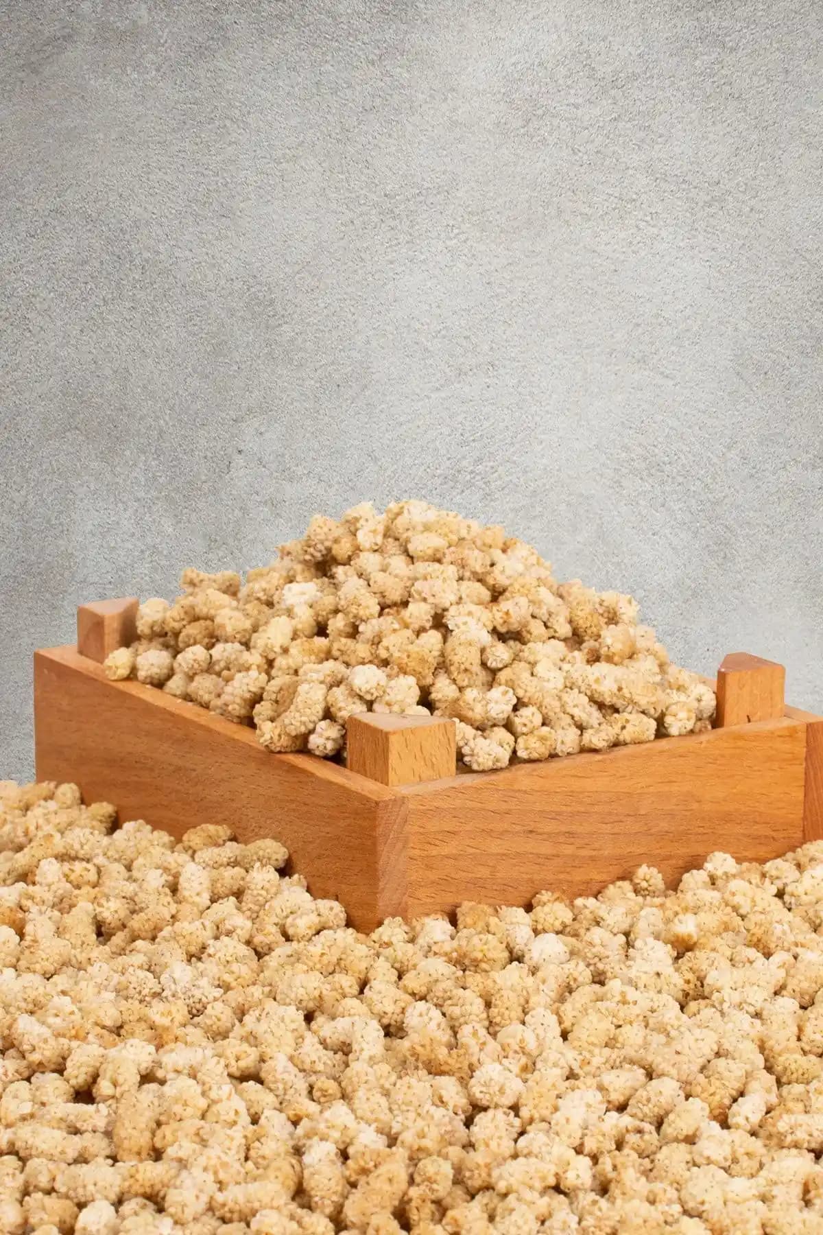 Sarı Dut Kurusu: Geleneksel Yöntemlerle Hazırlanan Doğal ve Sağlıklı Atıştırmalık